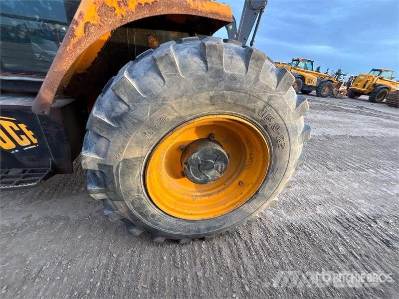 JCB 9504 10000 lb 4x4 Rough Terrain Forklift Elevatore per esterni
