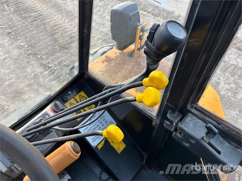 JCB 9504 10000 lb 4x4 Rough Terrain Forklift Elevatore per esterni
