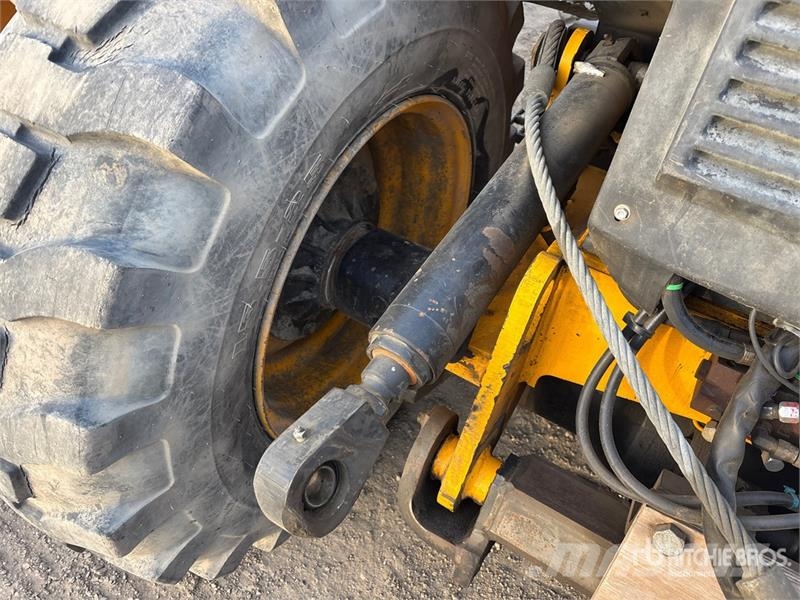 JCB 9504 10000 lb 4x4 Rough Terrain Forklift Elevatore per esterni