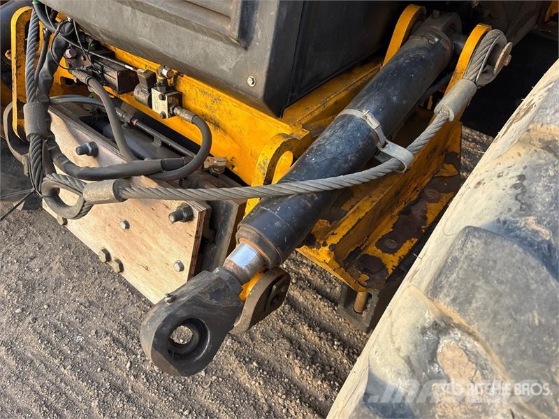 JCB 9504 10000 lb 4x4 Rough Terrain Forklift Elevatore per esterni