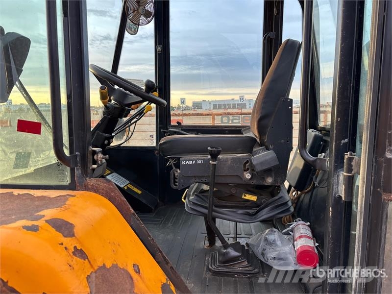 JCB 9504 10000 lb 4x4 Rough Terrain Forklift Elevatore per esterni