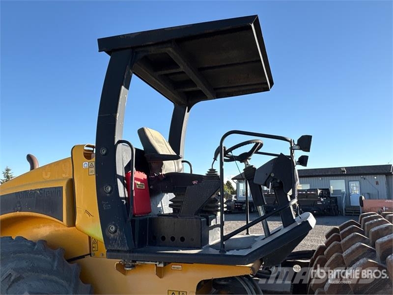 JCB VM132 Padfoot Drum Compactor Walzenzüge