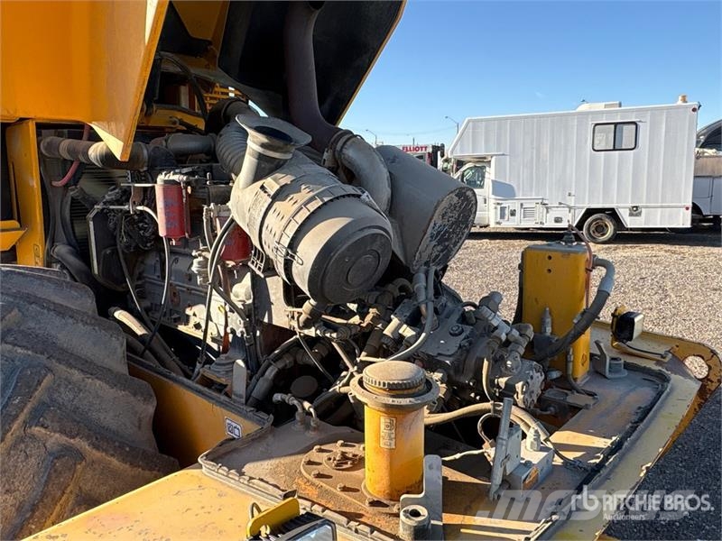 JCB VM132 Padfoot Drum Compactor Walzenzüge