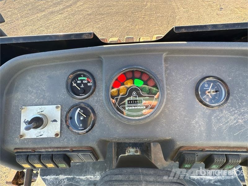 JCB VM132 Padfoot Drum Compactor Walzenzüge