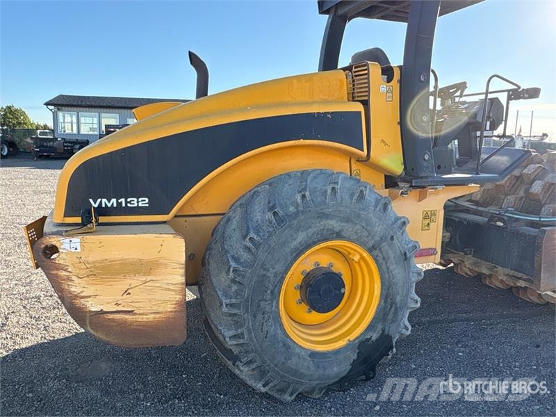 JCB VM132 Padfoot Drum Compactor Walzenzüge