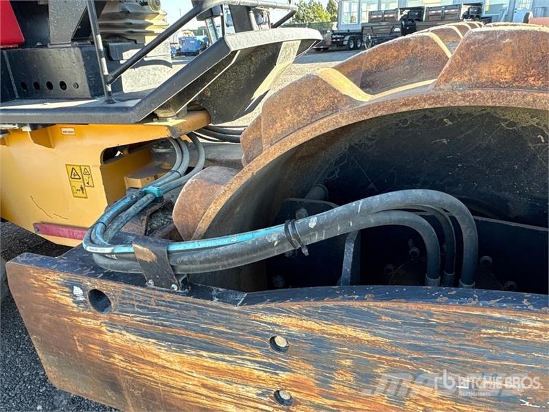 JCB VM132 Padfoot Drum Compactor Walzenzüge