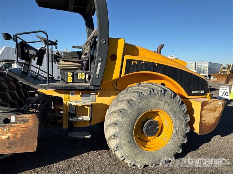 JCB VM132 Padfoot Drum Compactor Walzenzüge