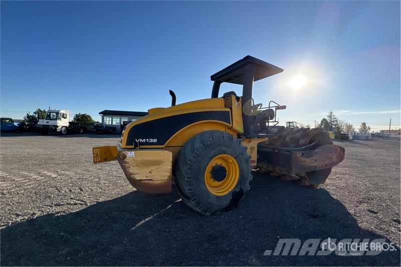 JCB VM132 Padfoot Drum Compactor Walzenzüge