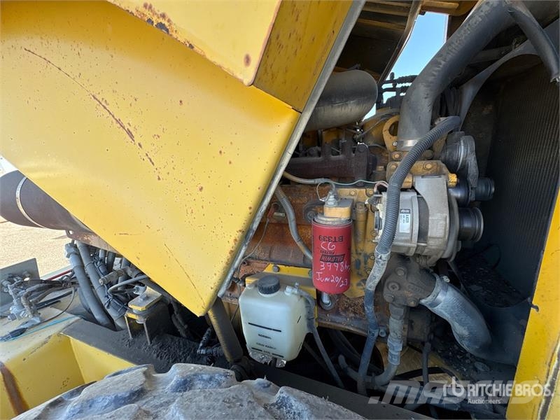JCB W1105D Smooth Drum Compactor Walzenzüge