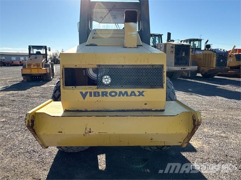 JCB W1105D Smooth Drum Compactor Walzenzüge