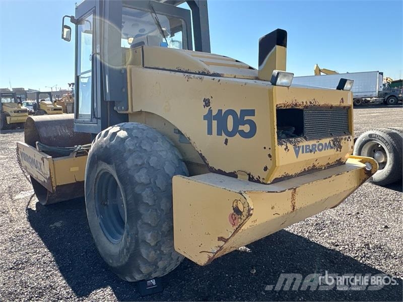 JCB W1105D Smooth Drum Compactor (Inoperable) Rolos compactadores monocilíndricos