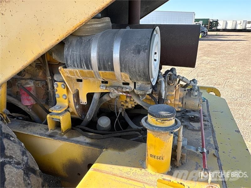 JCB W1105D Smooth Drum Compactor Walzenzüge