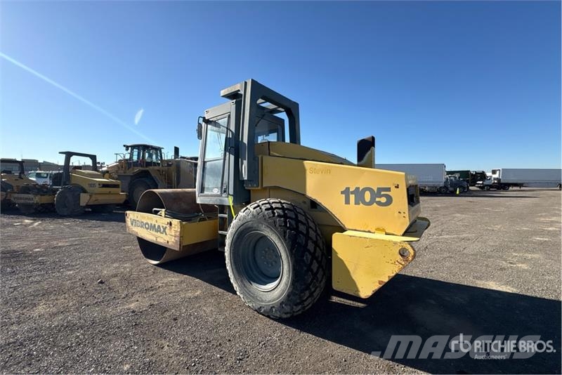 JCB W1105D Smooth Drum Compactor Walzenzüge