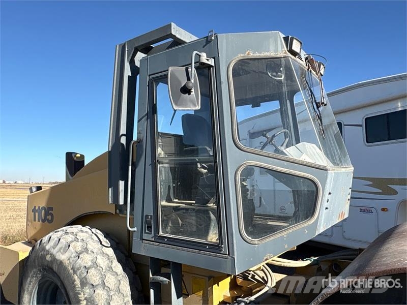 JCB W1105D Smooth Drum Compactor (Inoperable) Rolos compactadores monocilíndricos