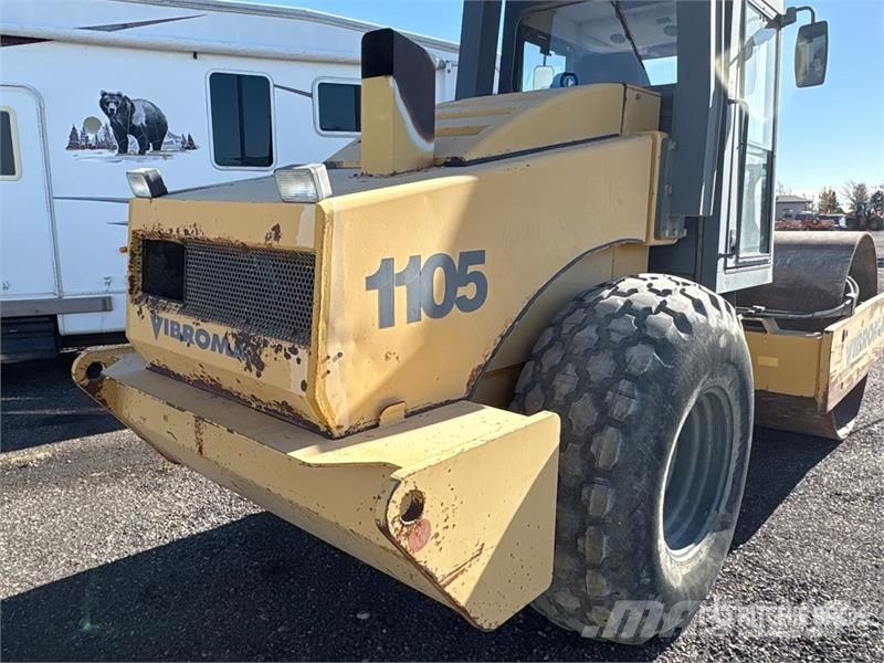 JCB W1105D Smooth Drum Compactor (Inoperable) Rolos compactadores monocilíndricos