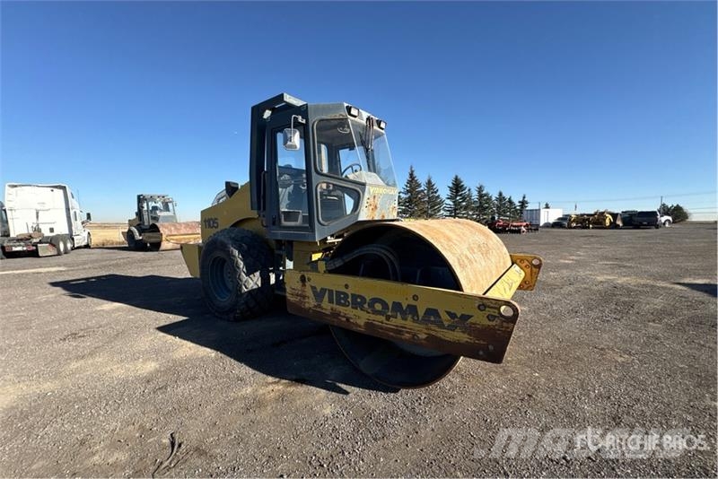 JCB W1105D Smooth Drum Compactor Walzenzüge