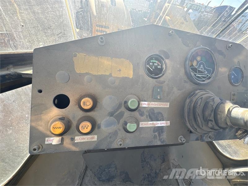 JCB W1105D Smooth Drum Compactor Walzenzüge