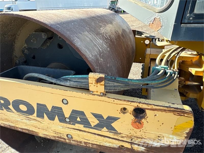 JCB W1105D Smooth Drum Compactor (Inoperable) Rolos compactadores monocilíndricos