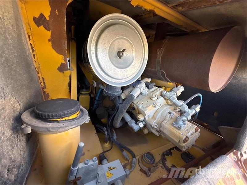 JCB W1105D Smooth Drum Compactor (Inoperable) Rolos compactadores monocilíndricos