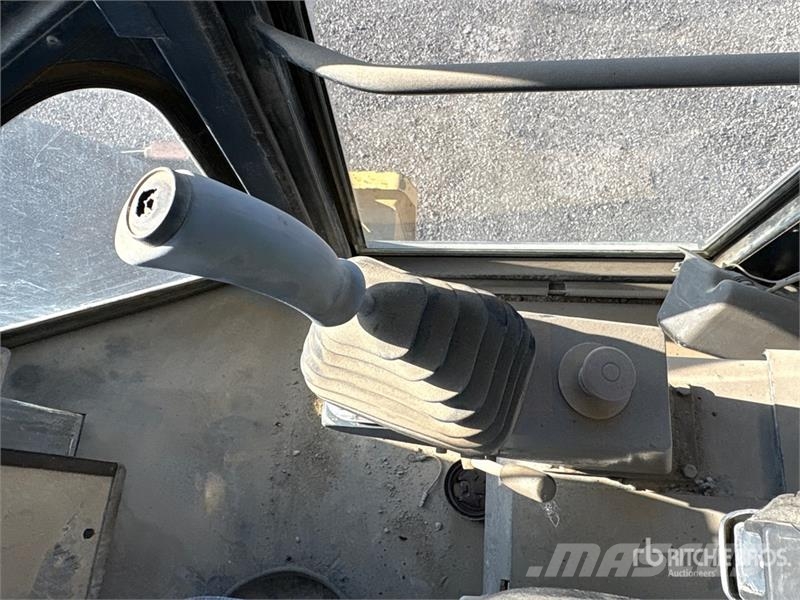 JCB W1105D Smooth Drum Compactor (Inoperable) Rolos compactadores monocilíndricos