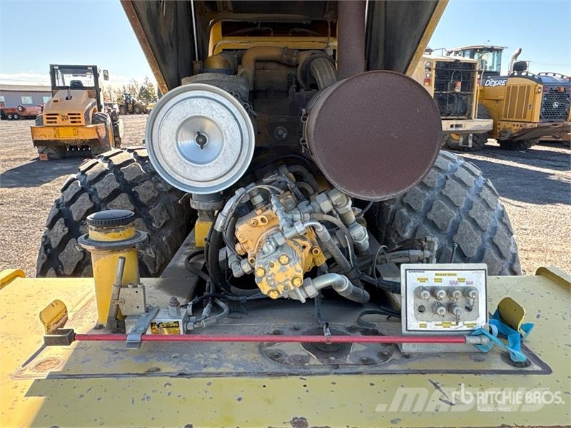 JCB W1105D Smooth Drum Compactor Walzenzüge