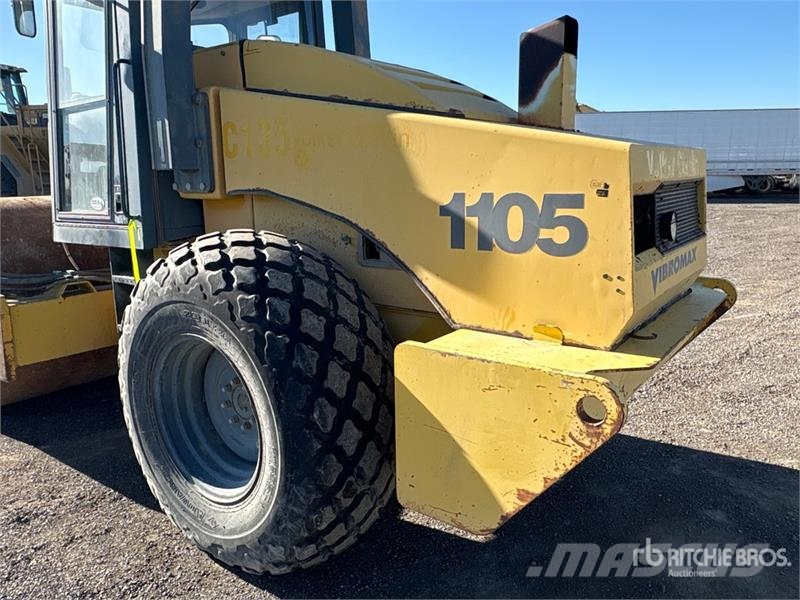 JCB W1105D Smooth Drum Compactor Walzenzüge