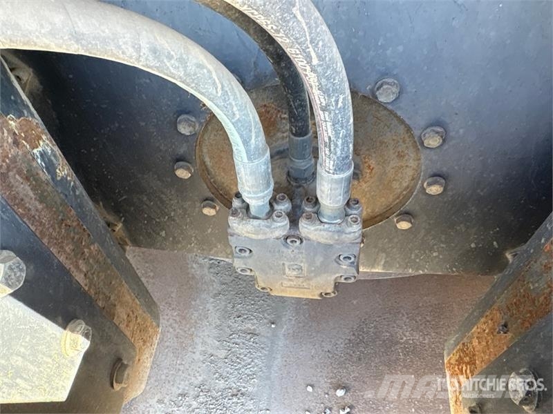 JCB W1105D Smooth Drum Compactor (Inoperable) Rolos compactadores monocilíndricos