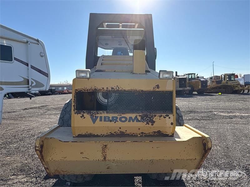 JCB W1105D Smooth Drum Compactor (Inoperable) Rolos compactadores monocilíndricos
