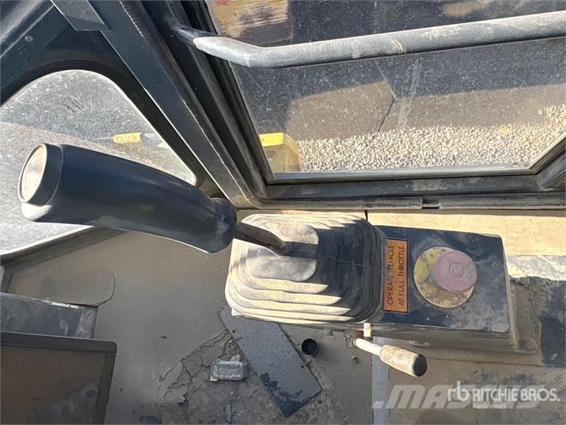 JCB W1105D Smooth Drum Compactor Walzenzüge
