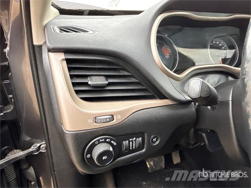 Jeep Cherokee 4WD SUV 汽车
