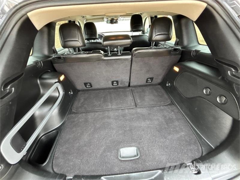 Jeep Cherokee 4WD SUV 汽车