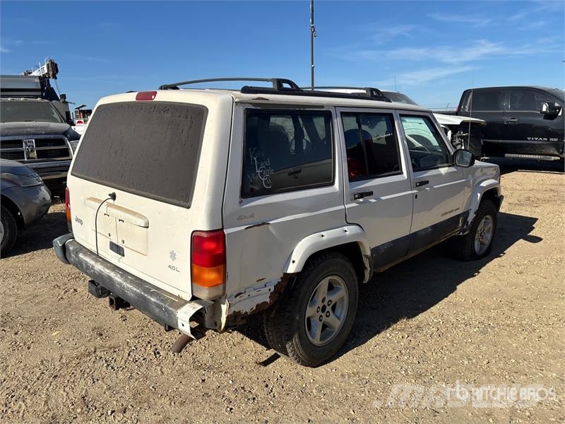 Jeep Cherokee Sport 4WD SUV (Inoperable) Automašīnas