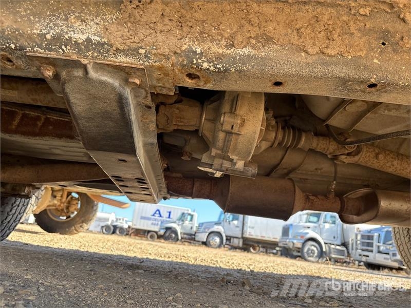 Jeep Cherokee Sport 4WD SUV (Inoperable) Automašīnas
