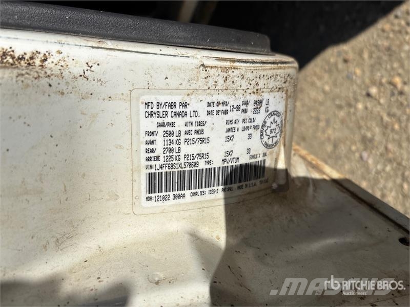 Jeep Cherokee Sport 4WD SUV (Inoperable) Automašīnas