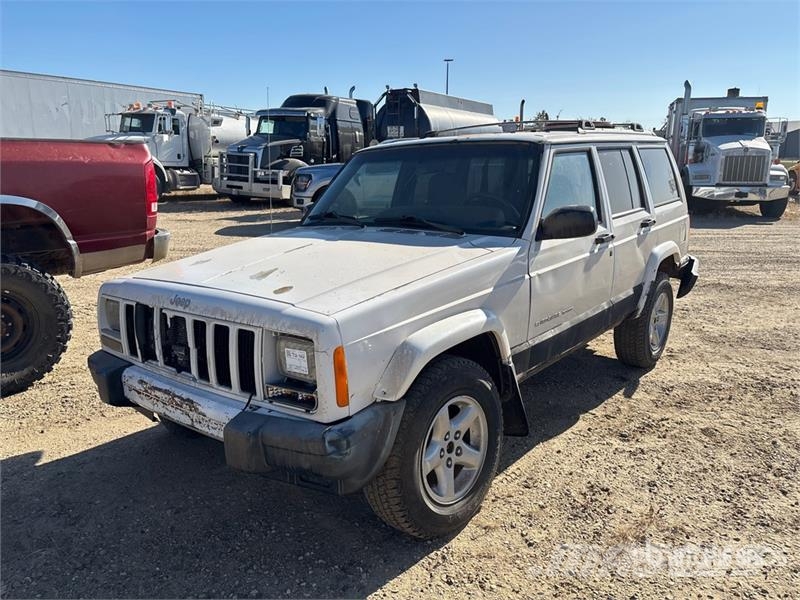 Jeep Cherokee Sport 4WD SUV (Inoperable) Automašīnas