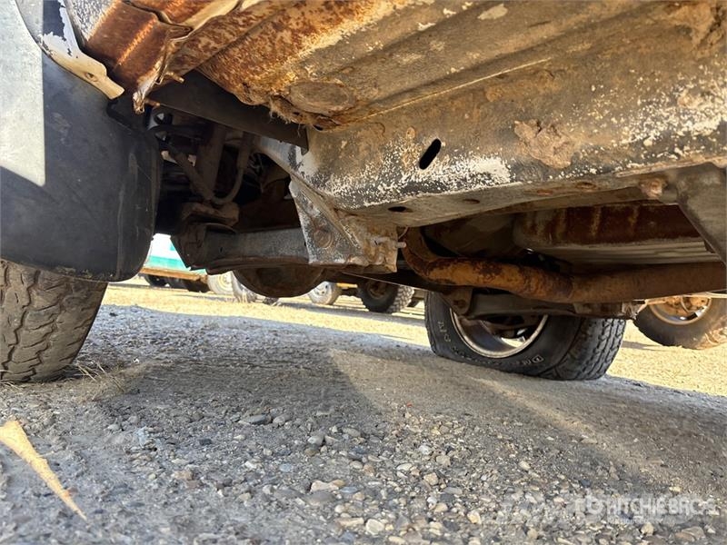 Jeep Cherokee Sport 4WD SUV (Inoperable) Automašīnas