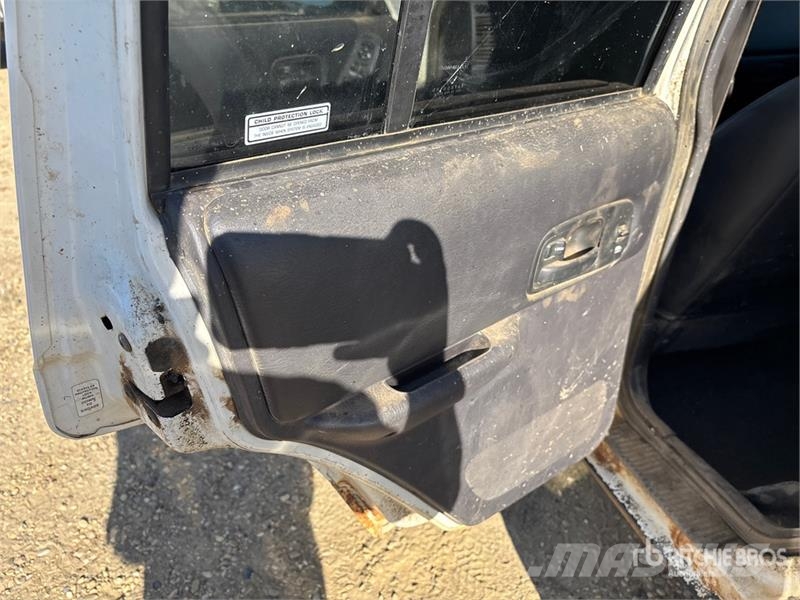 Jeep Cherokee Sport 4WD SUV (Inoperable) Automašīnas