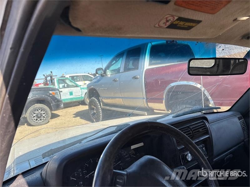 Jeep Cherokee Sport 4WD SUV (Inoperable) Automašīnas