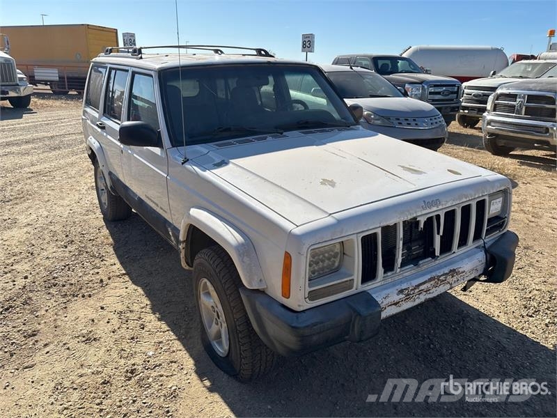 Jeep Cherokee Sport 4WD SUV (Inoperable) Automašīnas