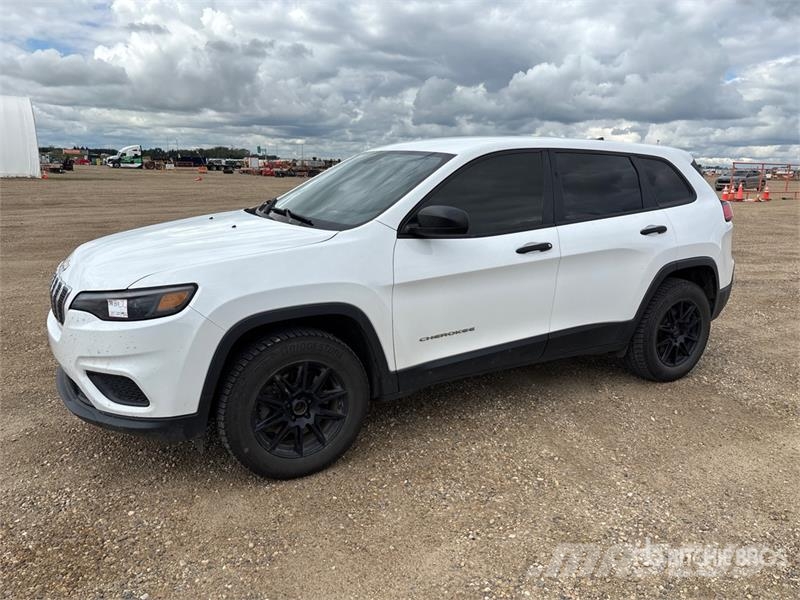 Jeep Cherokee Sport 4x4 SUV 自動車
