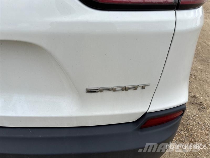 Jeep Cherokee Sport 4x4 SUV 自動車