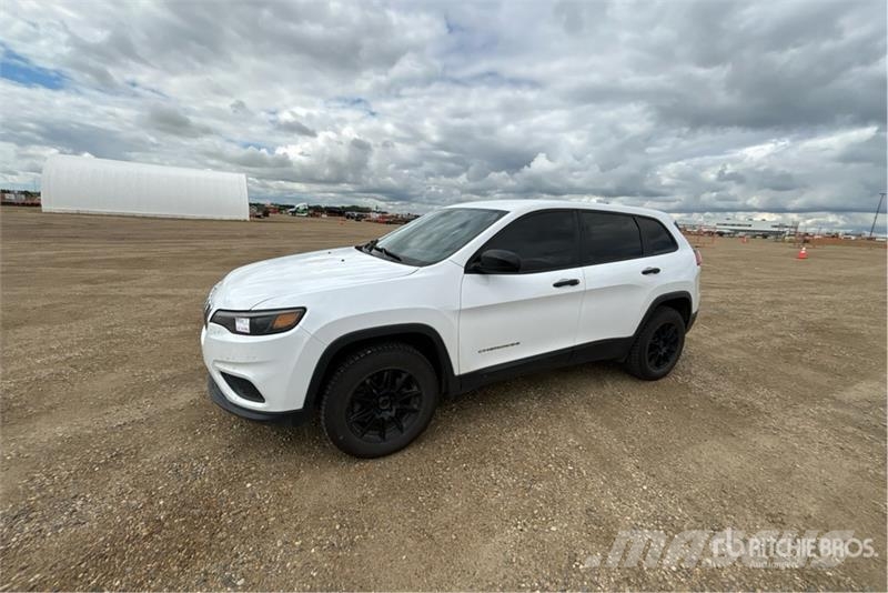 Jeep Cherokee Sport 4x4 SUV 自動車