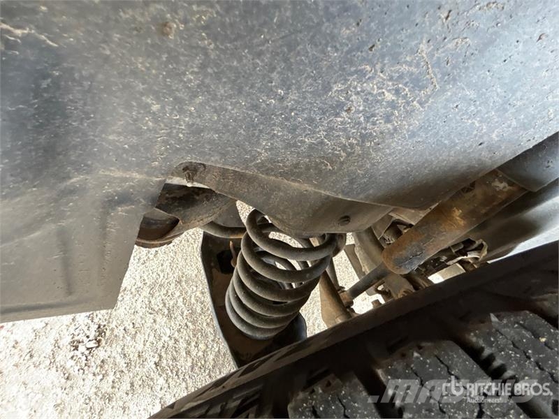 Jeep Cherokee Sport 4x4 SUV 自動車