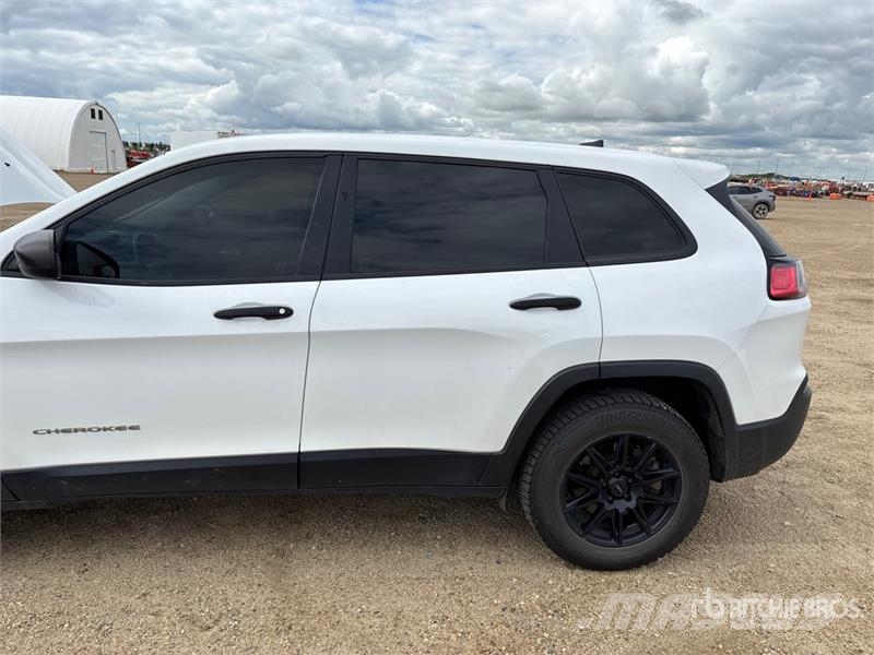 Jeep Cherokee Sport 4x4 SUV 自動車