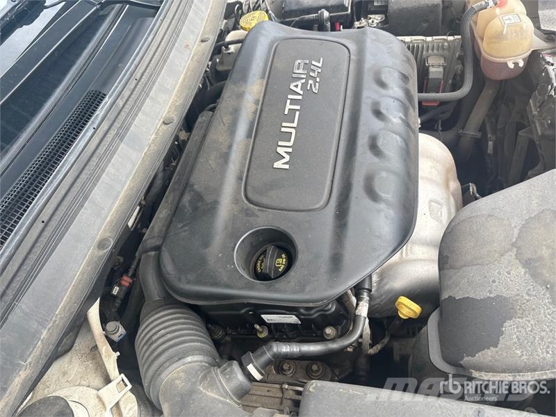 Jeep Cherokee Sport 4x4 SUV 自動車