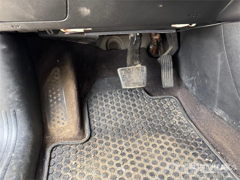 Jeep Cherokee Sport 4x4 SUV 自動車