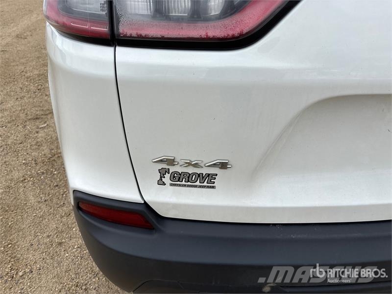 Jeep Cherokee Sport 4x4 SUV 自動車
