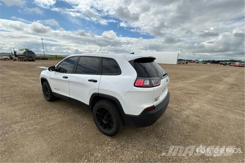 Jeep Cherokee Sport 4x4 SUV 自動車