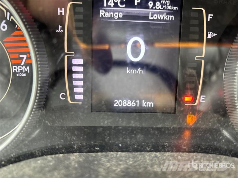 Jeep Cherokee Sport 4x4 SUV 自動車