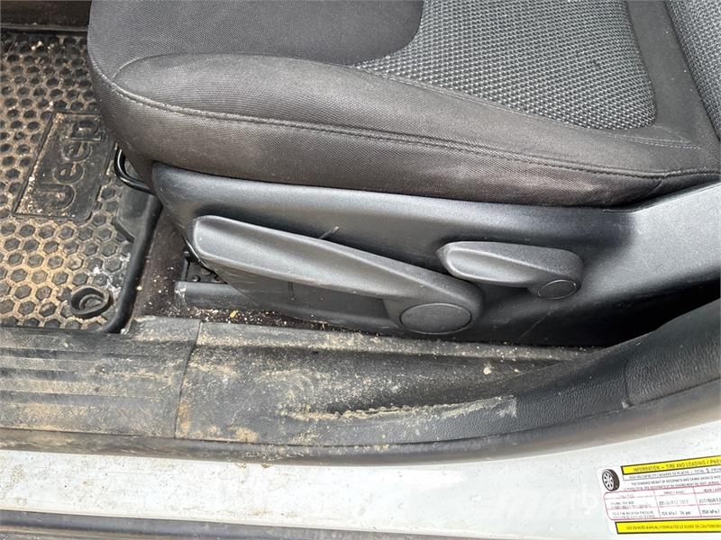 Jeep Cherokee Sport 4x4 SUV 自動車